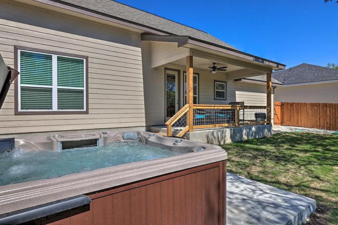 Convenient Cute Cottage Hot Tub Fire Pit Sleeps 6 Canyon Lake Zewnętrze zdjęcie